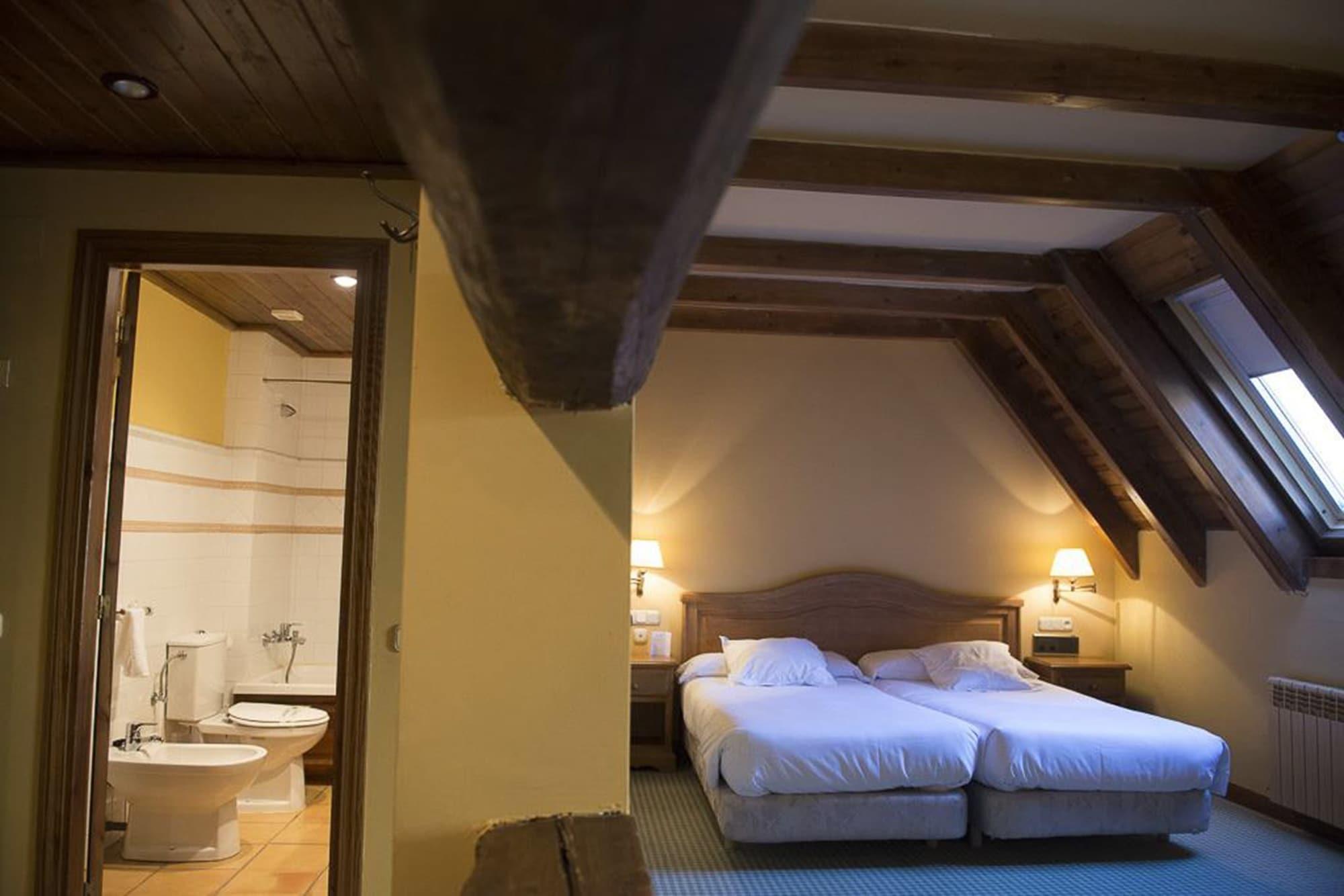 Hotel Chalet Bassibe Baqueira Beret Exterior photo