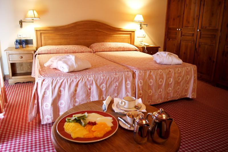 Hotel Chalet Bassibe Baqueira Beret Exterior photo