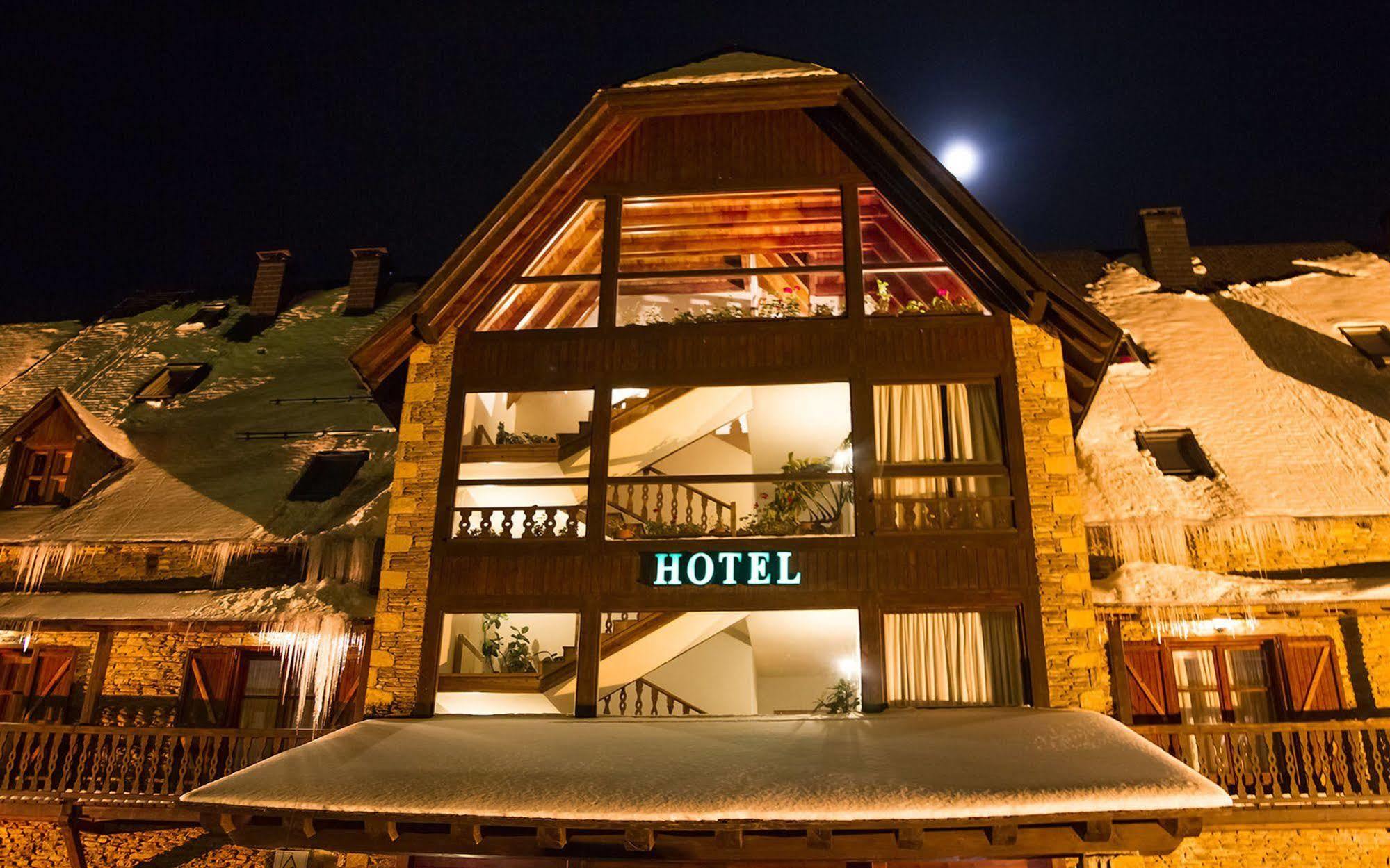 Hotel Chalet Bassibe Baqueira Beret Exterior photo