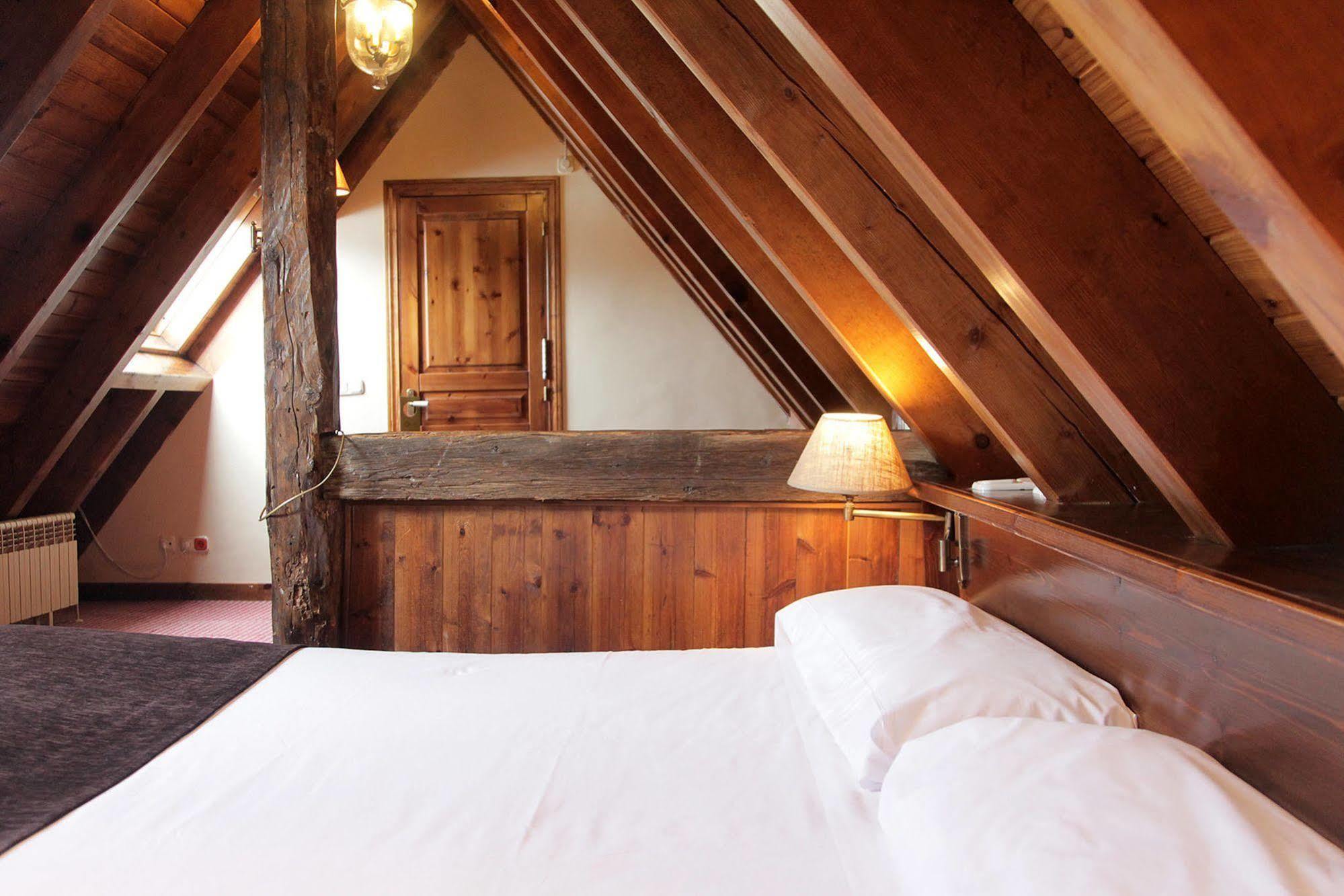 Hotel Chalet Bassibe Baqueira Beret Exterior photo
